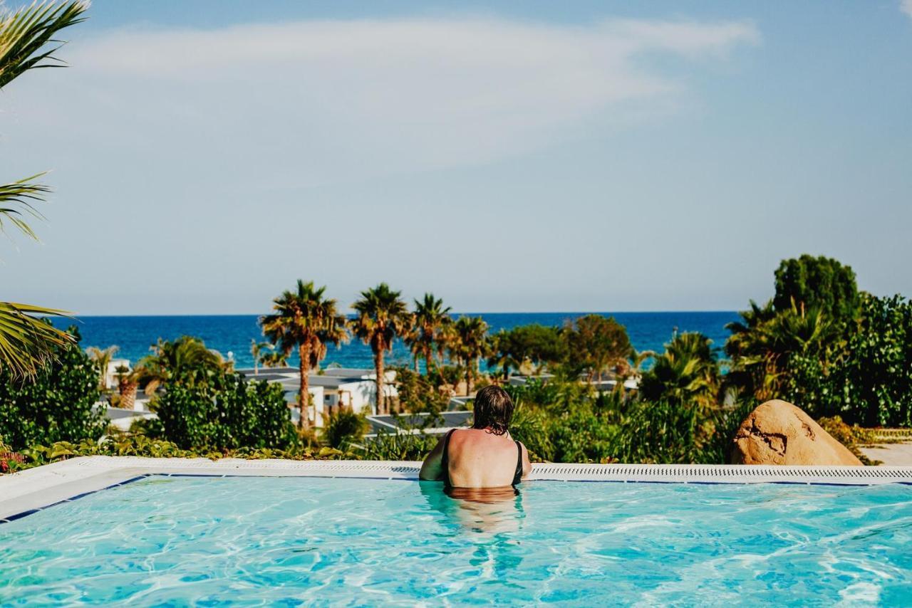 Hotel Alannia Els Prats Mont-roig del Camp Esterno foto
