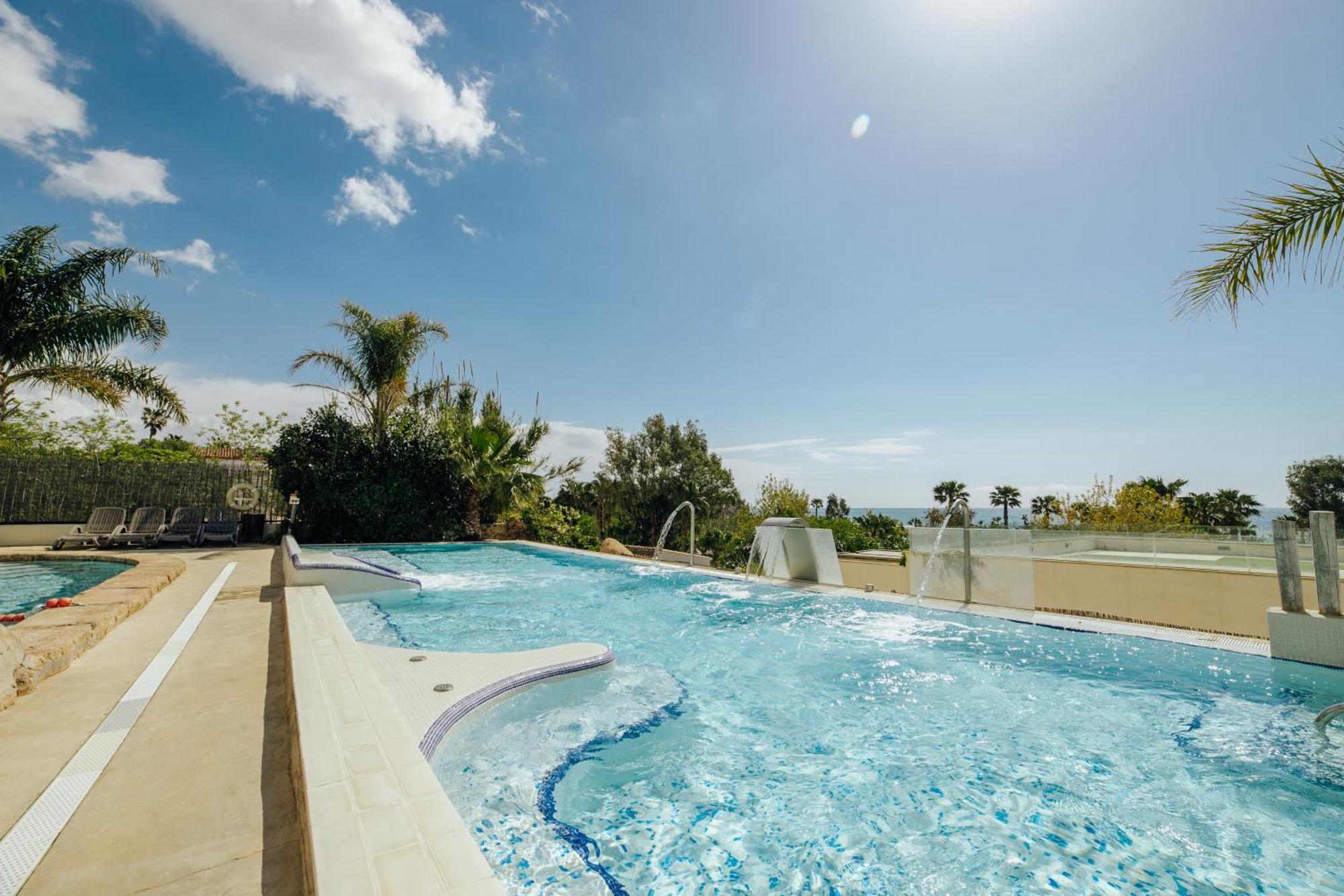 Hotel Alannia Els Prats Mont-roig del Camp Esterno foto
